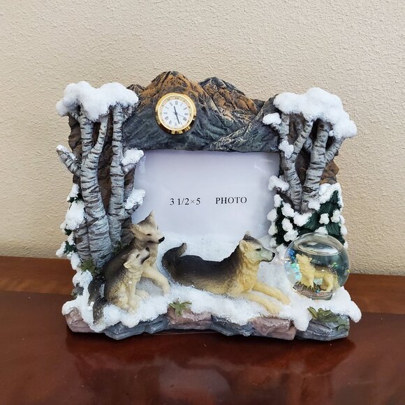 Classic Treasures 3D Resin Wolf Family Trees Picture Frame with Clock - Picture 2 of 6